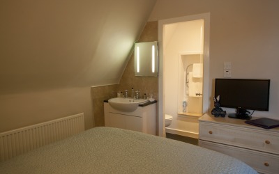 Standard single bedroom and ensuite